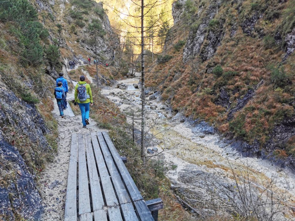 Herbstwanderung durch die Almbachklamm