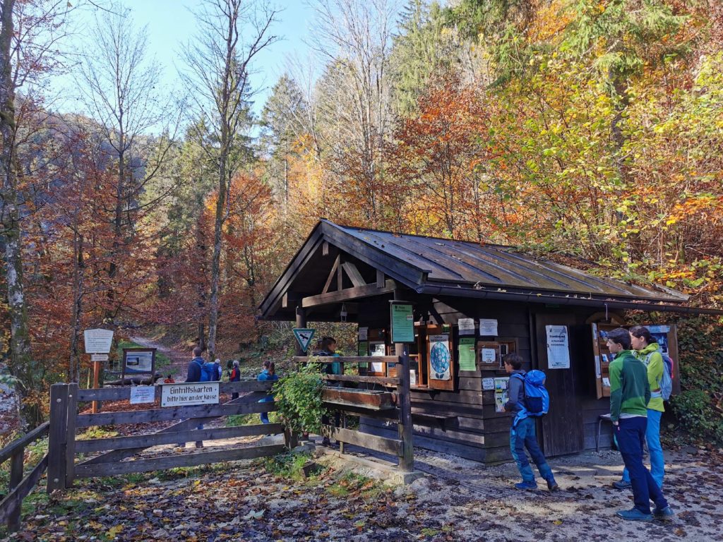 Hier ist der Almbachklamm Eintritt zu bezahlen