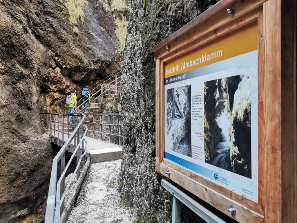 Die Holztrift in der Almbachklamm