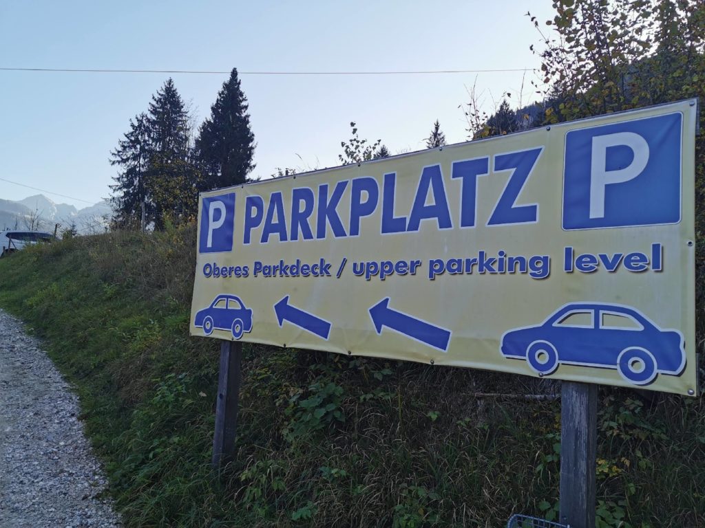 Almbachklamm Parkplatz - auf zwei Ebenen in Marktschellenberg