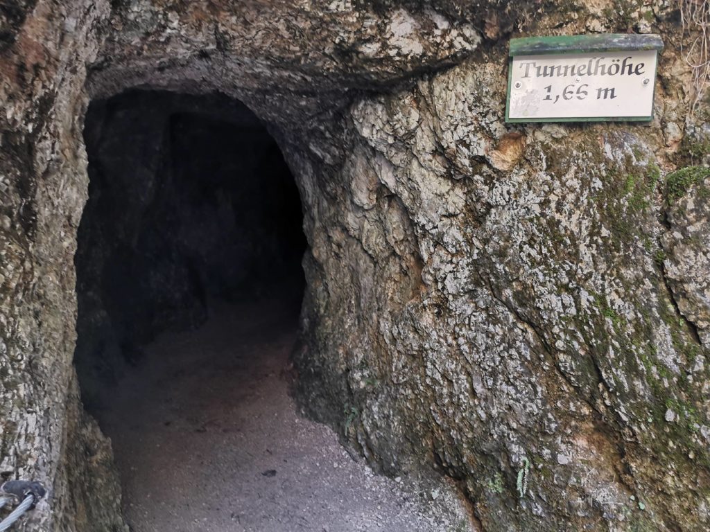 Der Almbachklamm Tunnel in der Klamm in Bayern