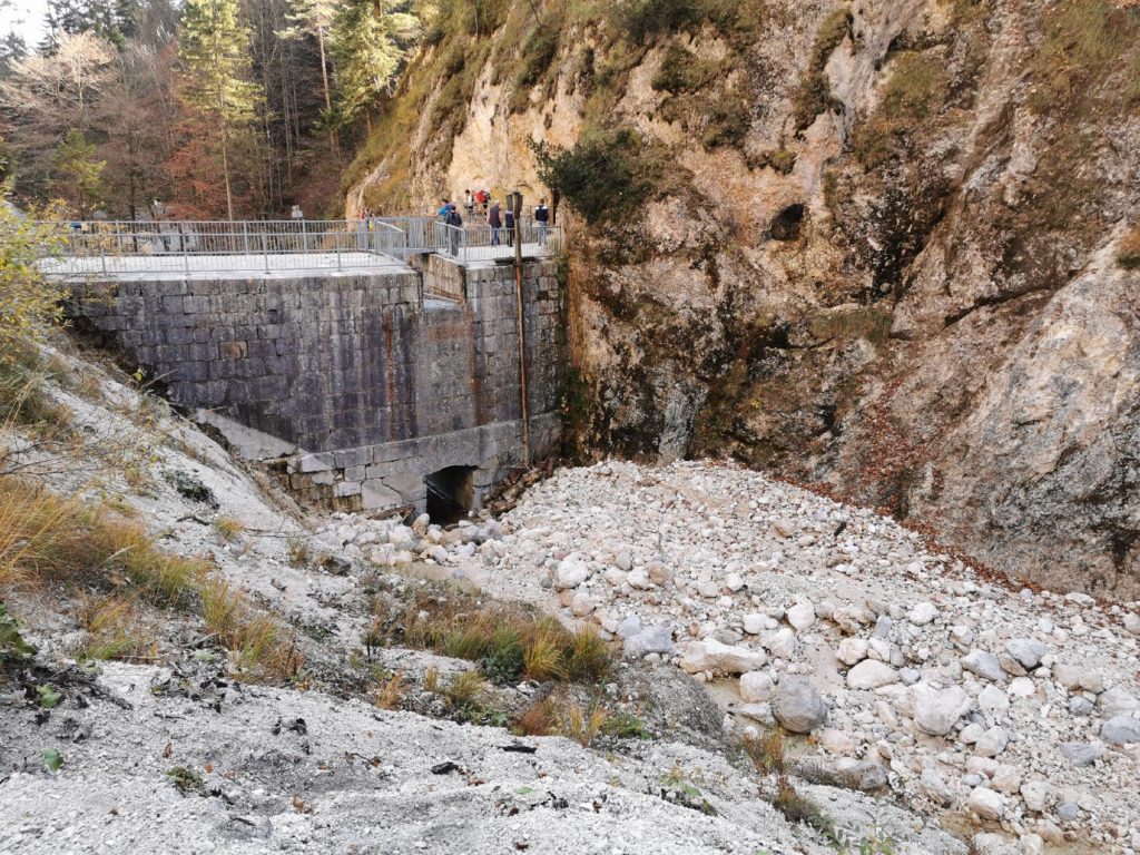 Die Theresienklause ist das Zwischenziel der Almbachklamm Wanderung