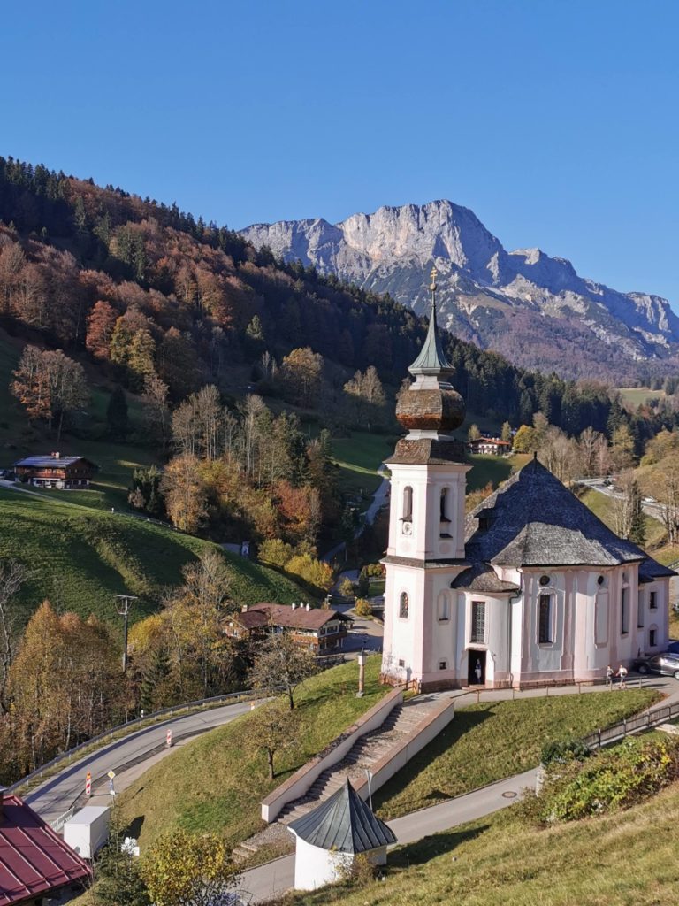 Gehört zu den Berchtesgaden Sehenswürdigkeiten: Die Wallfahrtskirche Maria Gern