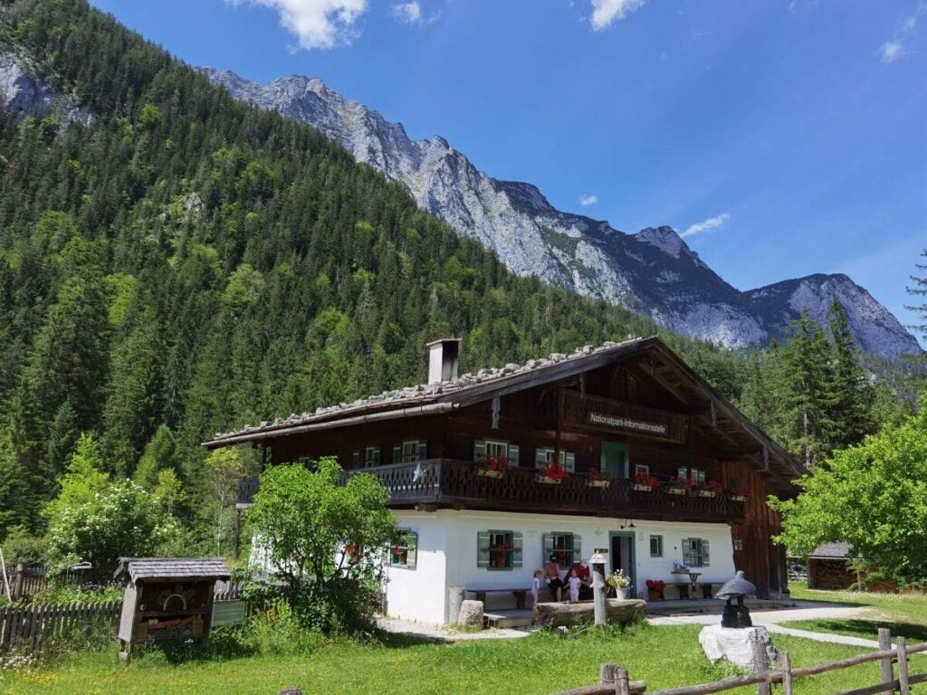 Klausbachhaus - die Informationsstelle des Nationalpark Berchtesgaden, am Eingang ins Klausbachtal