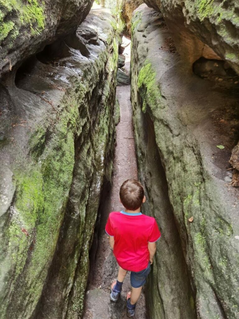 Wir durch eine Klamm in Deutschland - das einmalige Felsenlaybrinth