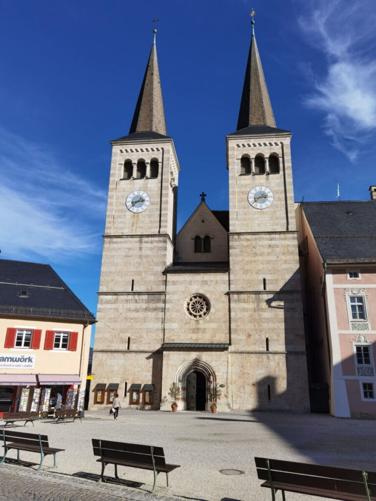 Sehenswürdigkeiten Berchtesgaden in der Innenstadt: Die historische Altstadt mit Kirche, Schloß und Fußgängerzone