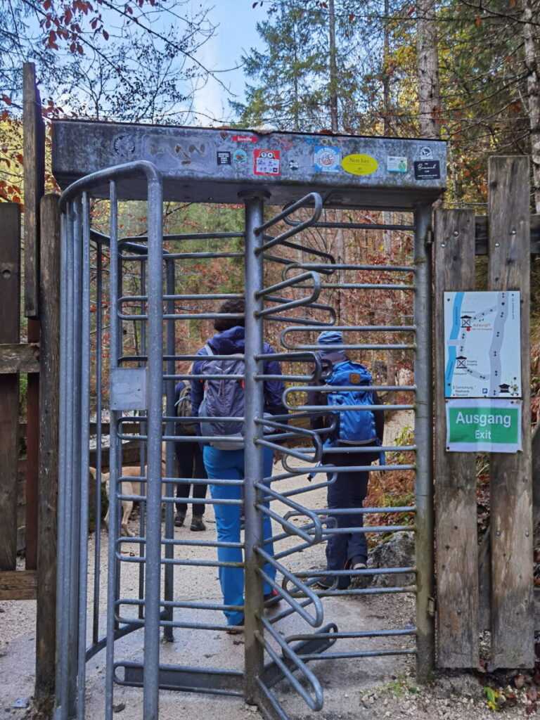 Wimbachklamm Eintritt - 150 Meter vor der Klamm sind Wertmünzen zu kaufen, damit du durch dieses Drehkreuz in die Klamm kannst