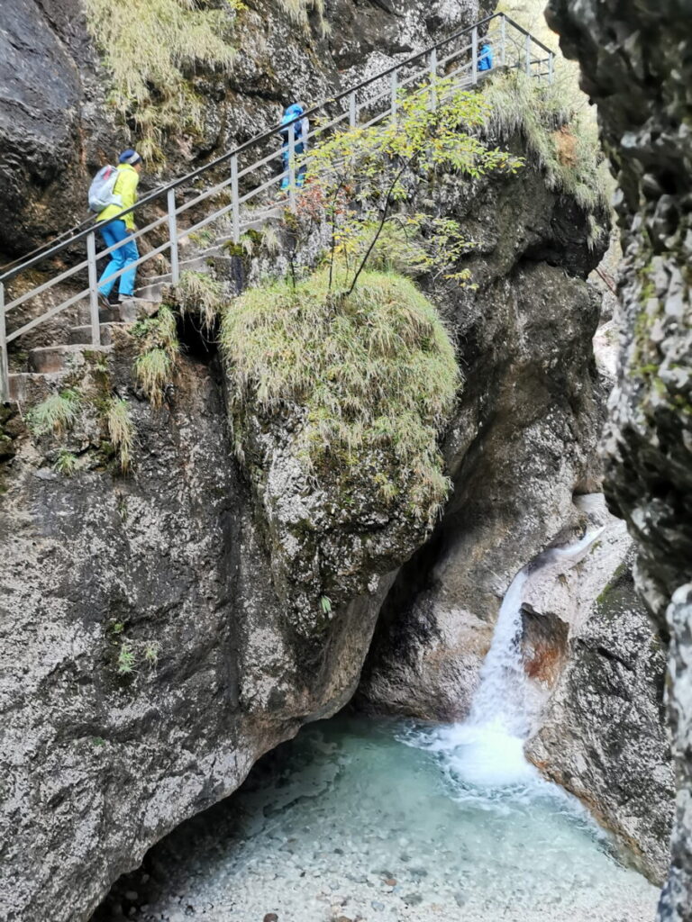 Die Almbachklamm ist sehr sehenswert und eine der größten Attraktionen der gesamten Gegend