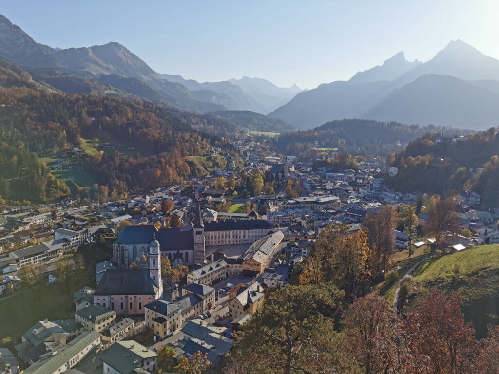 Die Aussicht bei der Kirchleitn Kapelle am Lockstein auf Berchtesgaden