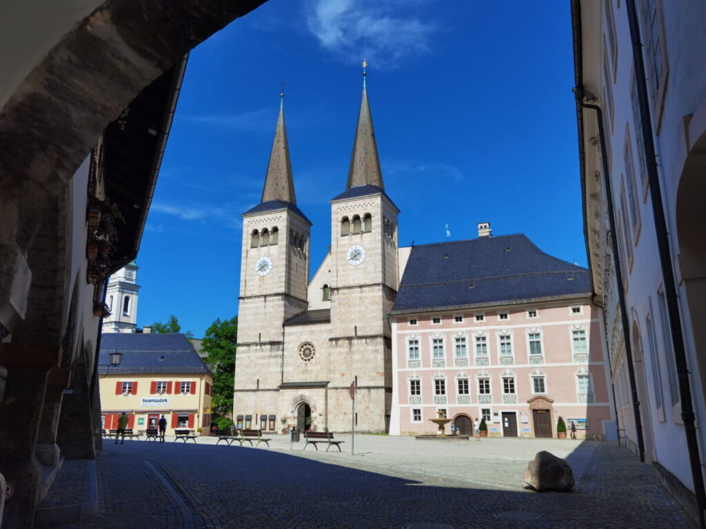 Berchtesgaden Innenstadt - der Blick über den Platz beim Königlichen Schloss