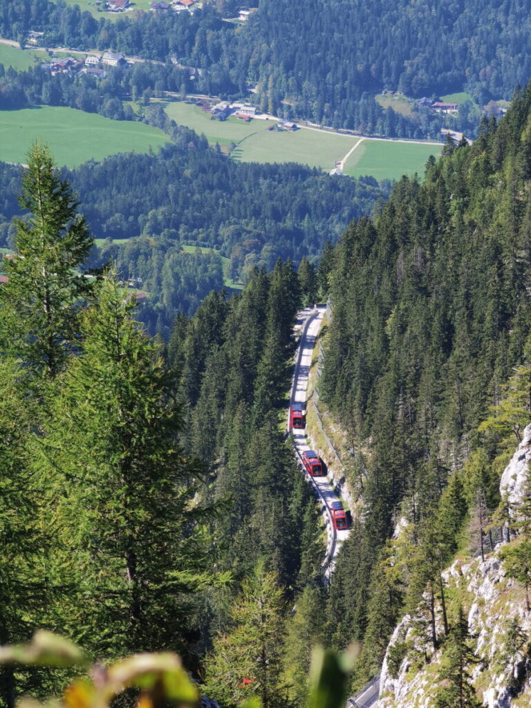 Die Auffahrt auf der Kehlsteinstrasse erfolgt mit Bussen